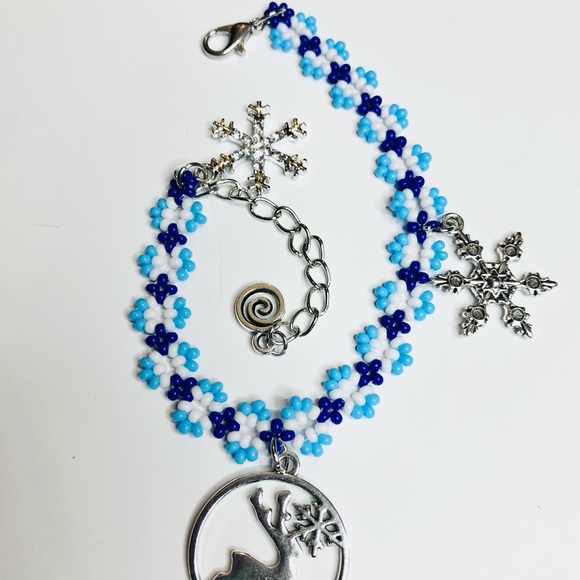 Christmas Holiday Bracelet Charms Silver Blue White Snowflake Beaded Woven NW - Picture 7 of 7